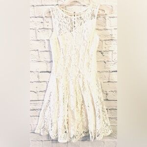 Gabby Style Off White Floral Lace Dress Size 6